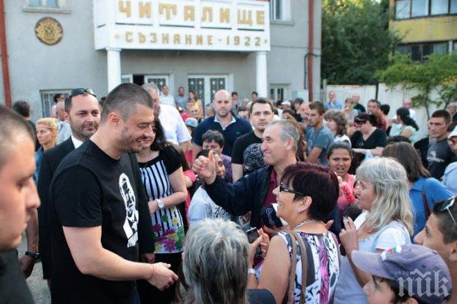 Бареков: Политиците сме ваши длъжници и трябва да сме смирени слуги на народа