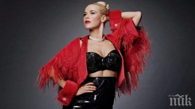 Мениджърката на българската звезда в кеча с гореща фотосесия (галерия)