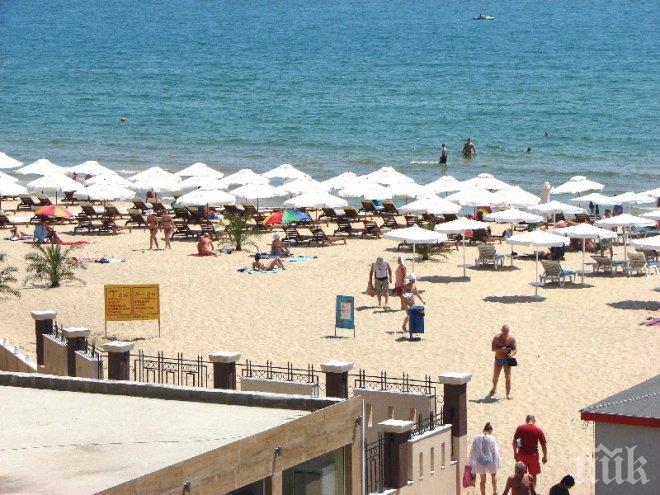 Гардове на плажа пребиха и ограбиха русначета