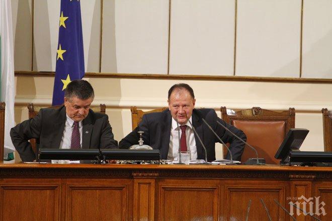 Заседанието на парламента пак се провали, Миков повика депутатите за последно в понеделник
