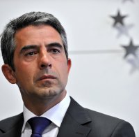 Турците посрещат Плевнелиев с 21 салюта, той им отговаря 