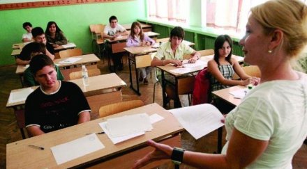 учителите стачка заради орязано увеличение парите