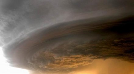 души пострадаха торнадо италия