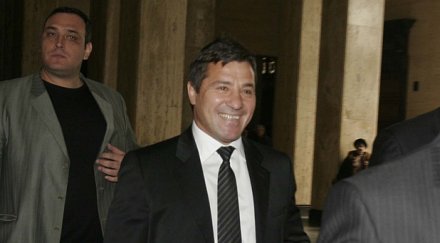 маджо спешно замина швейцария