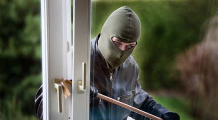 апаш ограби цяло село