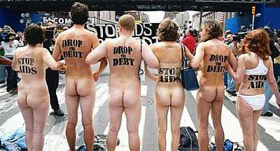 Активистки се съблякоха пред шефа на Конгреса в САЩ 