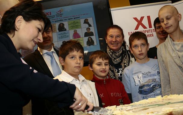 Министри на Бойко рекламират бургери