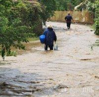 Трети ден жителите на село Дедово са откъснати от света
Трети ден жителите на село Дедово са откъснати от света