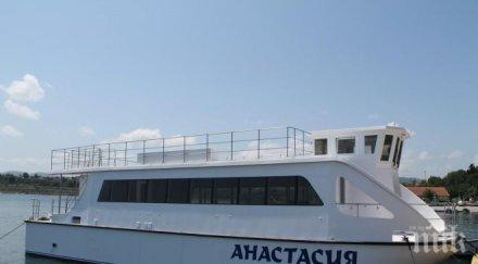 вижте кораба вози туристи бургас остров света анастасия снимки