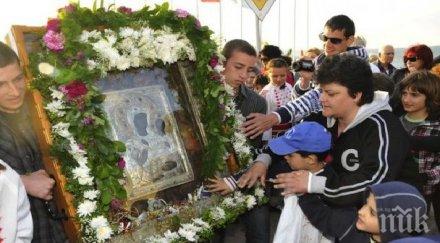 гърци съсипали чудотворната икона намалили силата