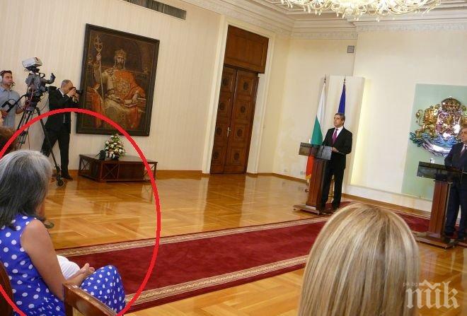 САМО в ПИК! Вицепрезидентът Попова пак шокира! Цъфна на церемонията за служебния кабинет с плажна рокличка! Прави го напук на държавния глава