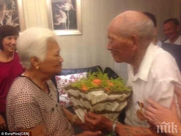 Разтърсваща житейска история! Влюбена двойка се събра след 70 години раздяла (снимки)