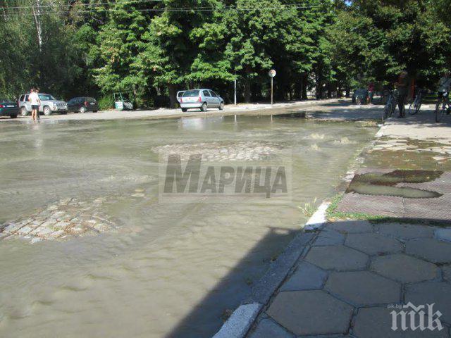 Центърът на курорта Баня е под вода (снимки)
