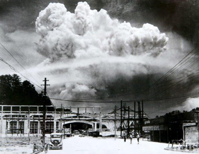 Почитат жертвите на Хирошима