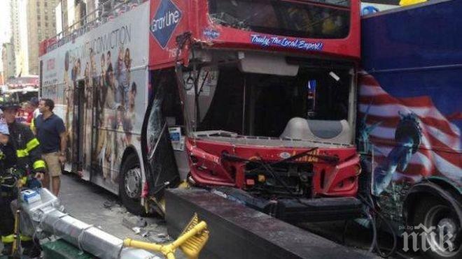 Вижте снимки от катастрофата на Таймс Скуеър