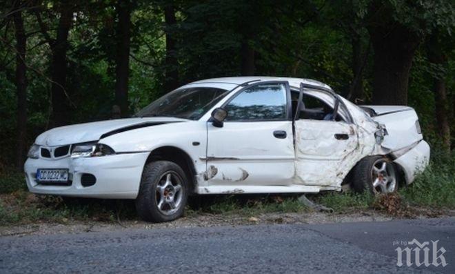 Жена пострада при тройно изпреварване край Русе 
