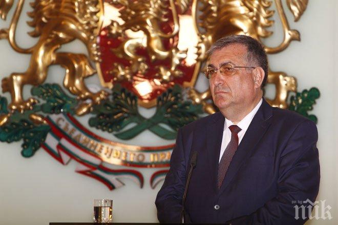 Специална церемония бележи смяната на Орешарски с Близнашки утре! Как новият премиер-протестър ще гледа врага си в очите!