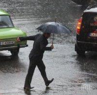 Дъжд и гръмотевици се изсипаха над Мездра и Враца 