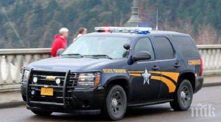 идиотщина мъж прави секс скалиста урва