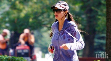 пик сексапилната лияна парка подлудява софиянци къси панталонки папарашки снимки