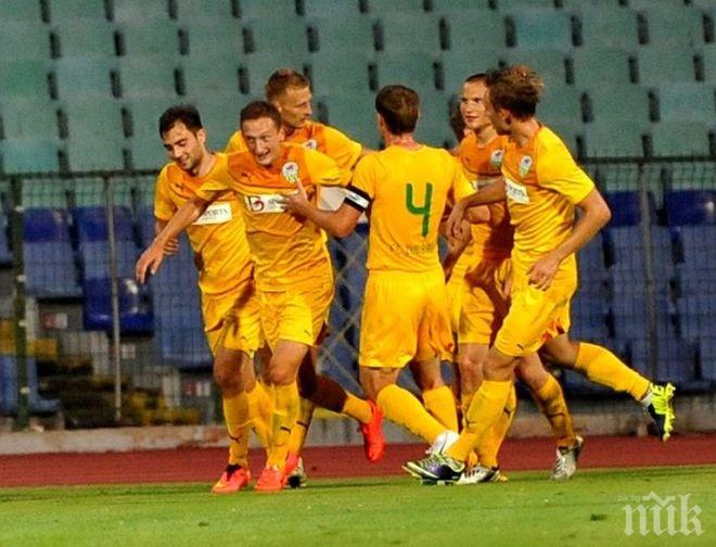 Екзекуторът на ЦСКА продължи в Лига Европа след загуба