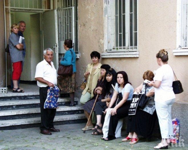 Нови скандали в ТЕЛК - бавят инвалидните пенсии и помощи заради липса на лекари
