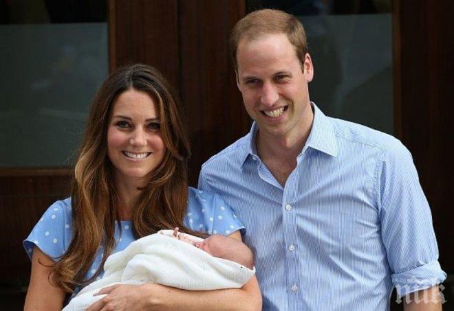 Принц Уилям пак става пилот