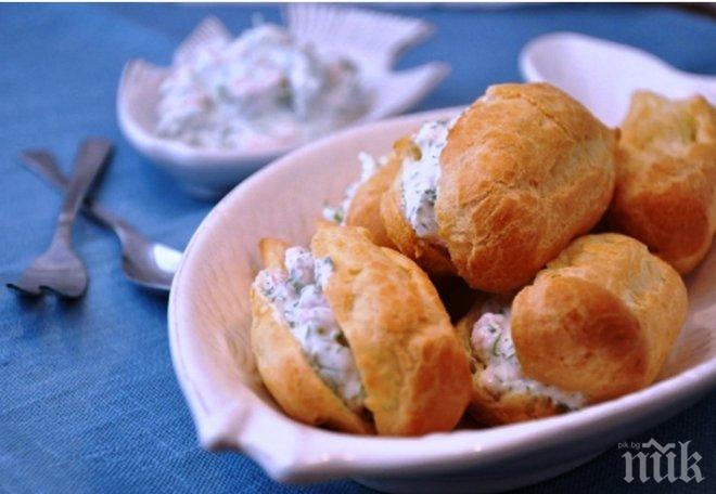 Еклери със салмонела натровили децата в Банско
