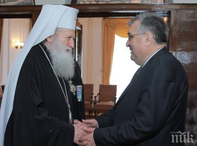 Неофит обеща молитвена подкрепа на премиера Близнашки