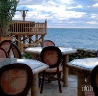 Затварят две плажни заведения заради силен шум