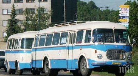 парад ретро автобуси радва хората москва