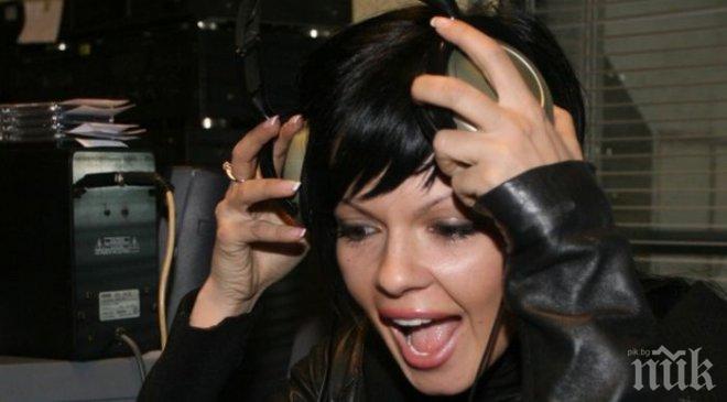 Галена все по-често изпада в депресии