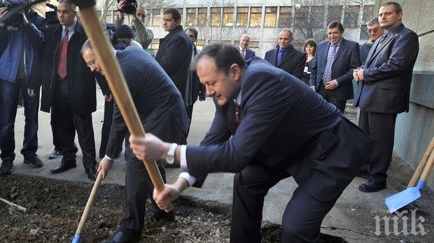 Нов скандал тресе Позитано 20: Искат изключване на Драгомир Стойнев от БСП! Подозира се, че главният герой на Господарите Миков му върти интриги