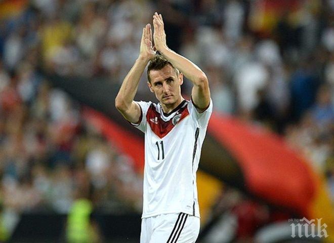 Легендата Клозе се отказа от националния, съотборниците му го поздравяват