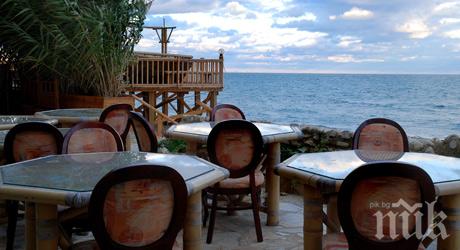 Затварят две плажни заведения заради силен шум