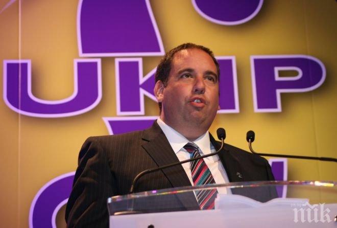 Скандал! Британски евродепутат пред младежи: Учете се от Хитлер!