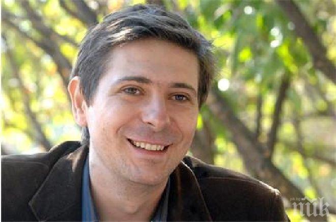 Виктор Николаев на море в Гърция – пали свещи на Атон
