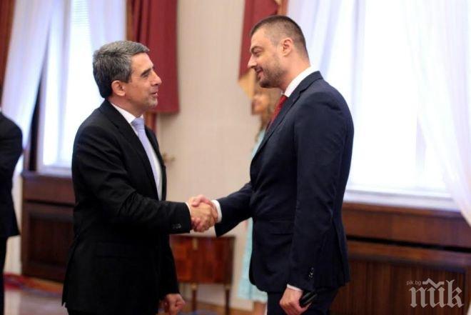 Президентът няма да назначи представител на ББЦ в ЦИК заради недомислици в кодекса Президентът няма да назначи представител на ББЦ в ЦИК заради недомислици в кодекса