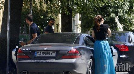пик мика стоичкова мистериозен млад мъж обикаля софия мерцедеса баща новото гадже папарашки снимки