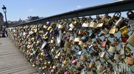 властите париж влюбените спрете закачате катинари мостовете правете селфита