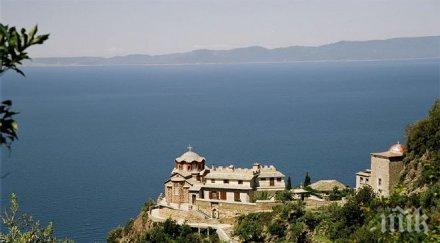 поройните дъждове съсипаха стария манастир атон