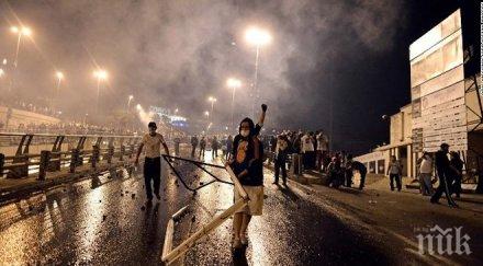 американската полиция разгони протестиращи сълзотворен газ