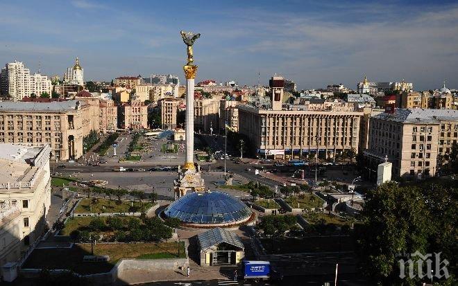 150 души протестират пред парламента в Киев
