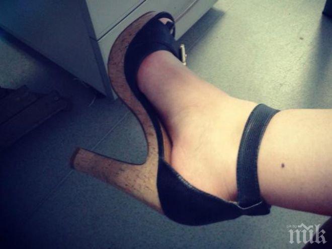 Туркините с нов протест - снимат обувките си
