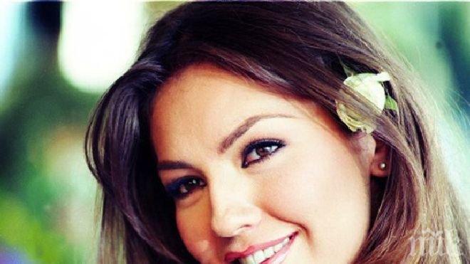 Актриса си извади ребрата и си ги сложи в буркан (снимка)