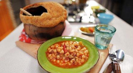 боб 1600 души готвят голяма богородица благоевград