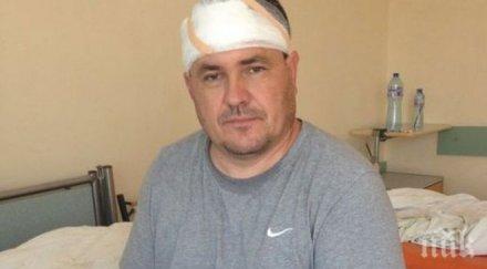 арендаторът пребит чук фермер нападнаха кол гърба