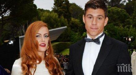 внучката елвис пресли сгоди