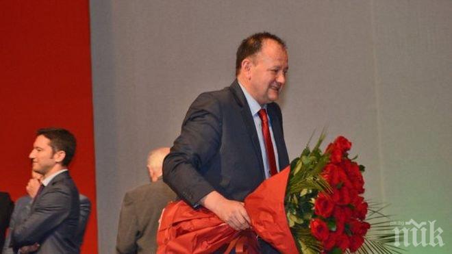 БСП нареди водачите на листи - Миков е начело на две, Вигенин е под въпрос (пълен списък)