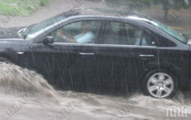 Метеоролози от БАН: През нощта дъжд и гръмотевици, утре температурите падат още!
